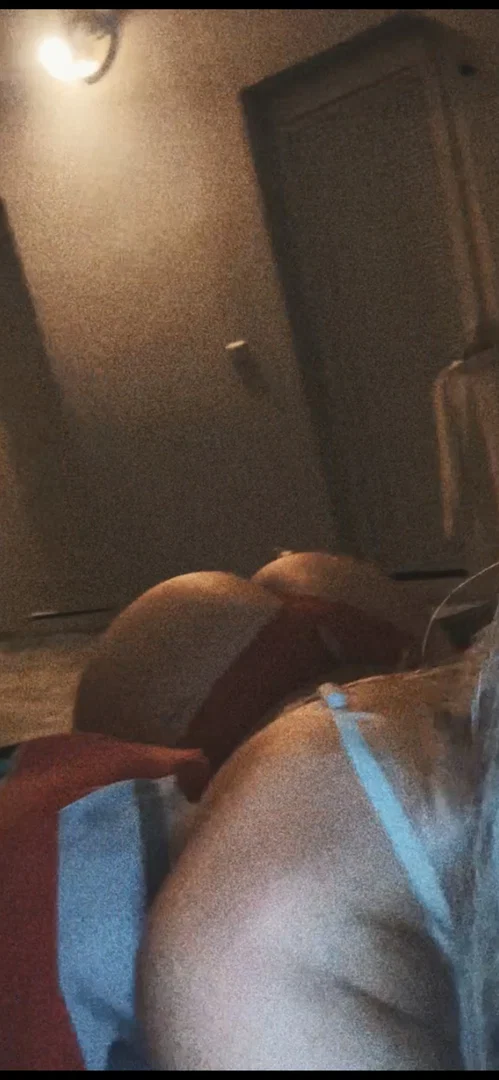 Queen Dee profile banner