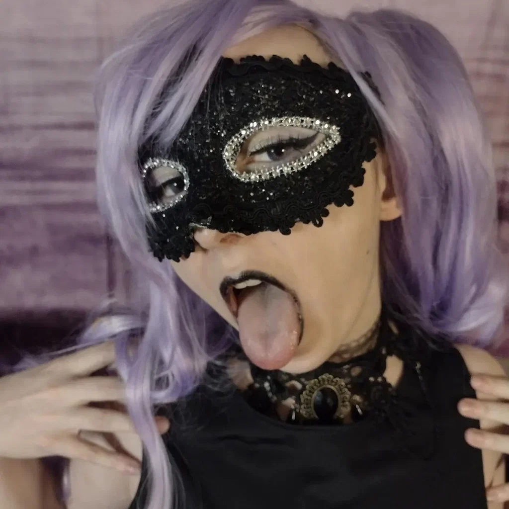 Violet Rose's avatar