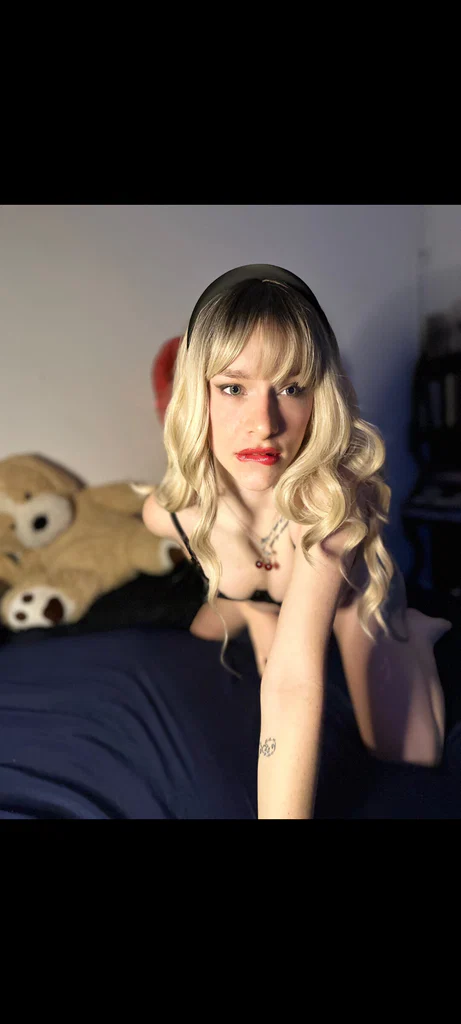 Emma Alessandra's avatar