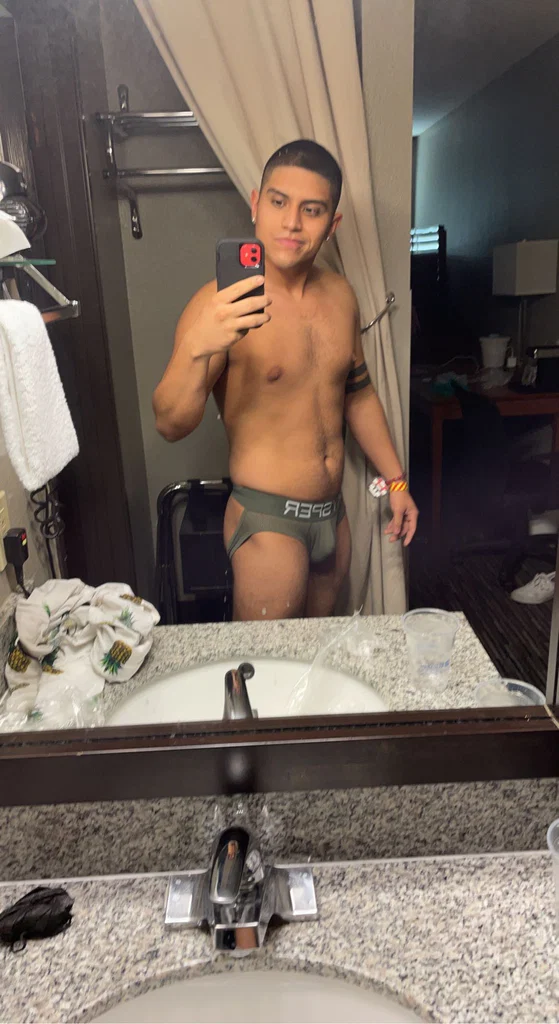 Rave Papi's avatar