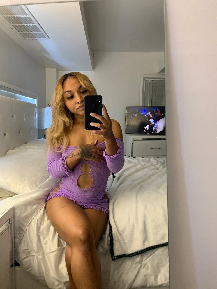 Petite with a Phat ass🖤's avatar