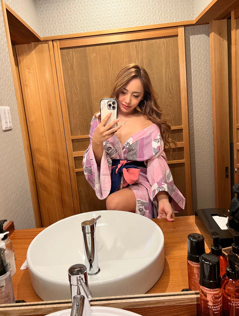 Karen Kimijima (君島かれん)'s avatar