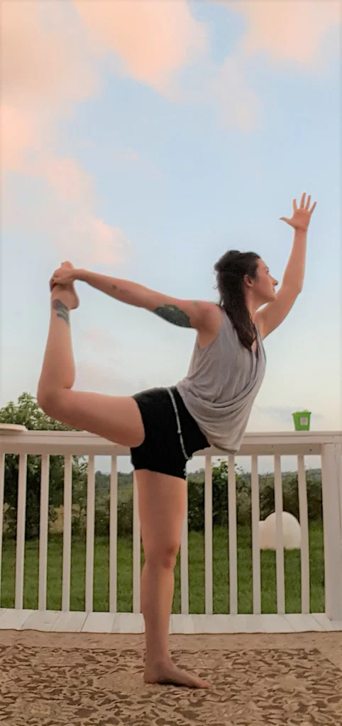 INTEGRAL YOGA with Lauren Love's avatar