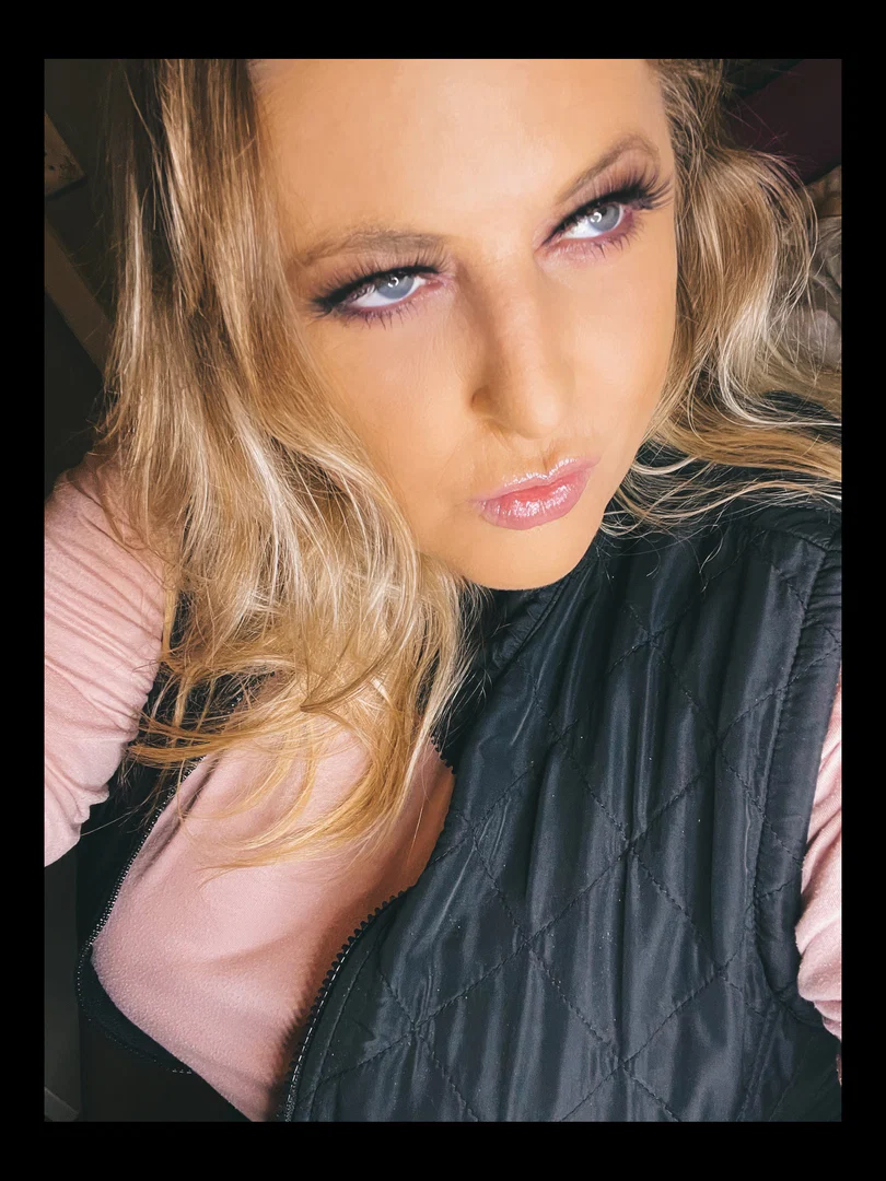 Angela Nicole profile banner