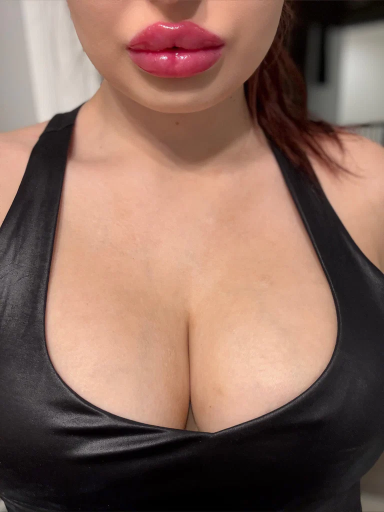 Stella Bee's avatar