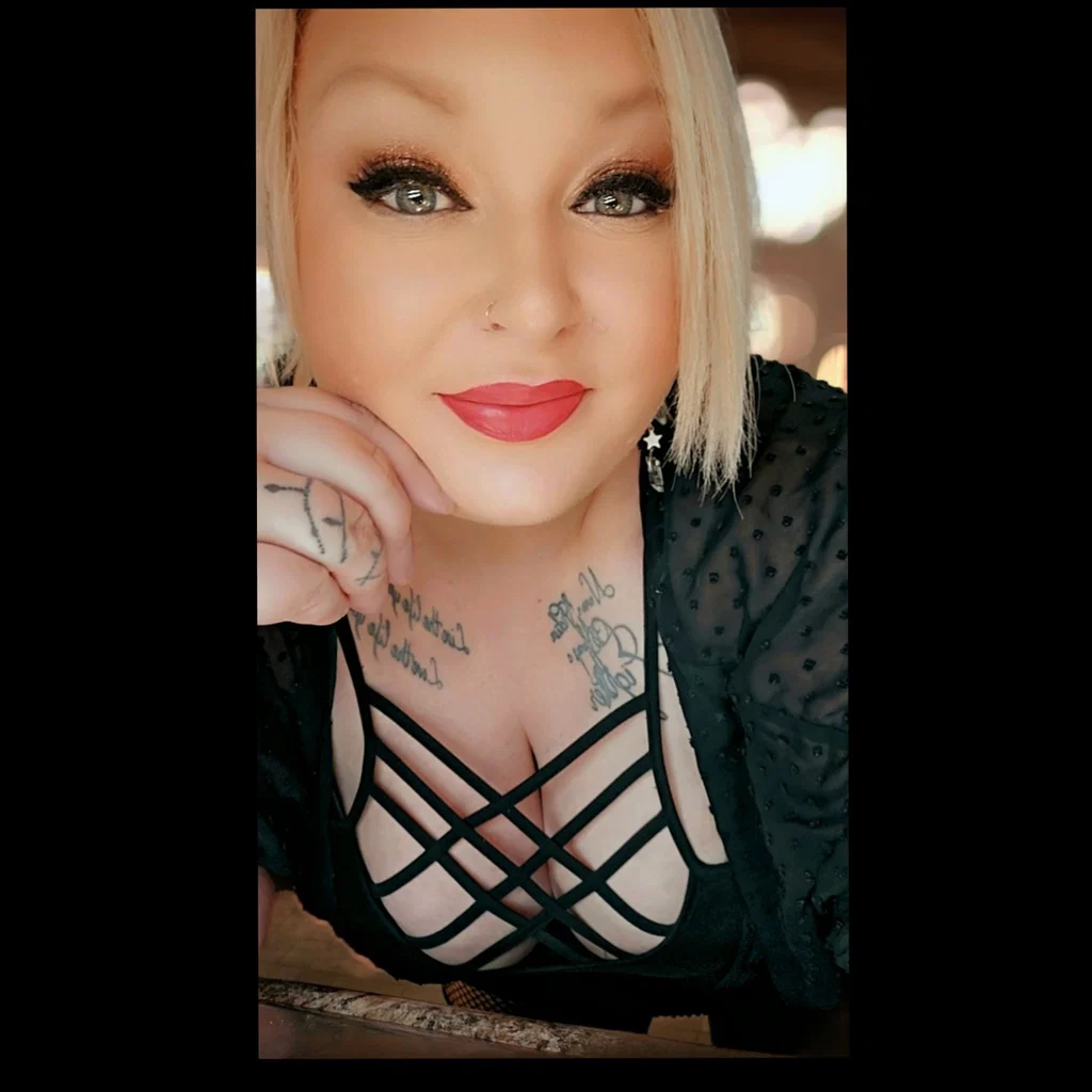 Abby Nicole's avatar
