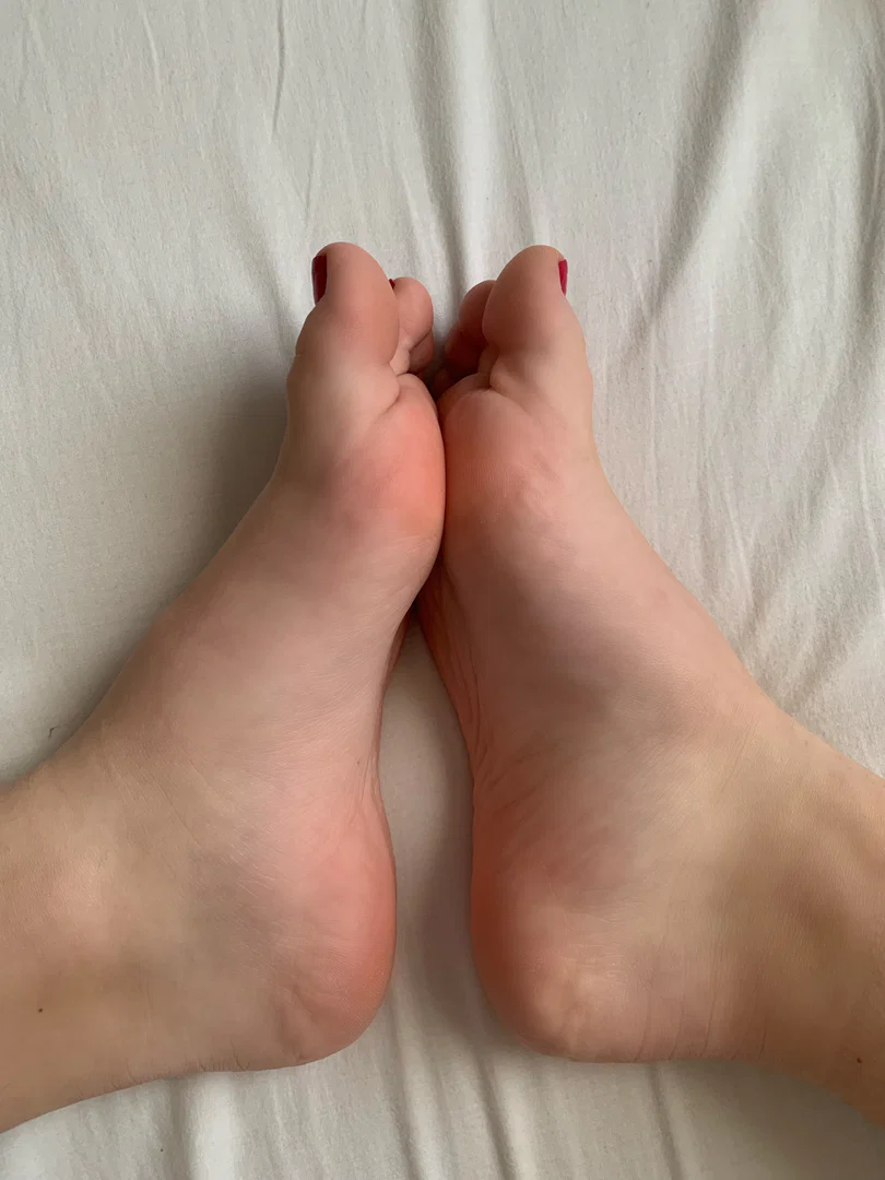 Feetieee profile banner