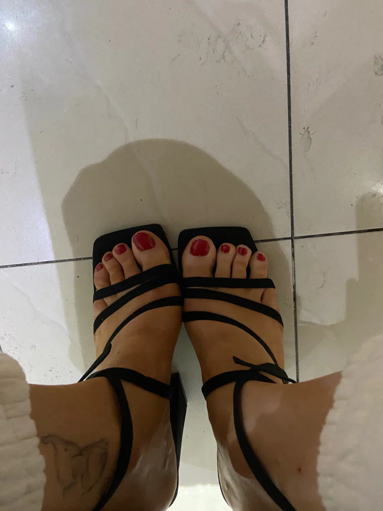 Feet feet feet's avatar
