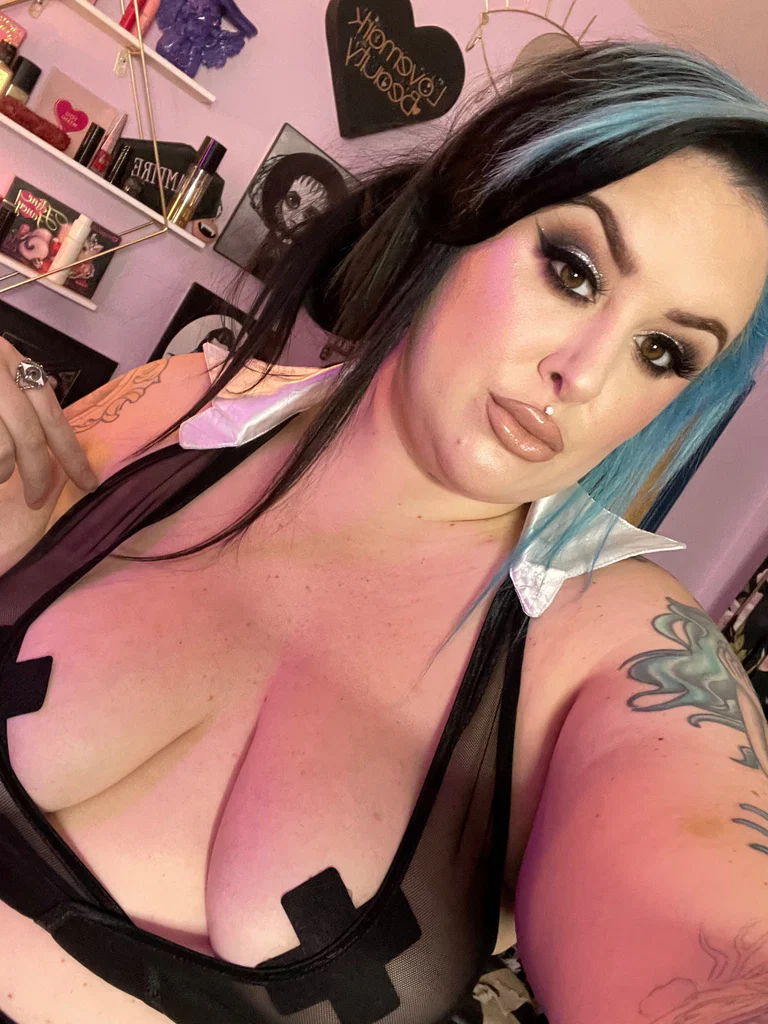 youngmorticia's avatar