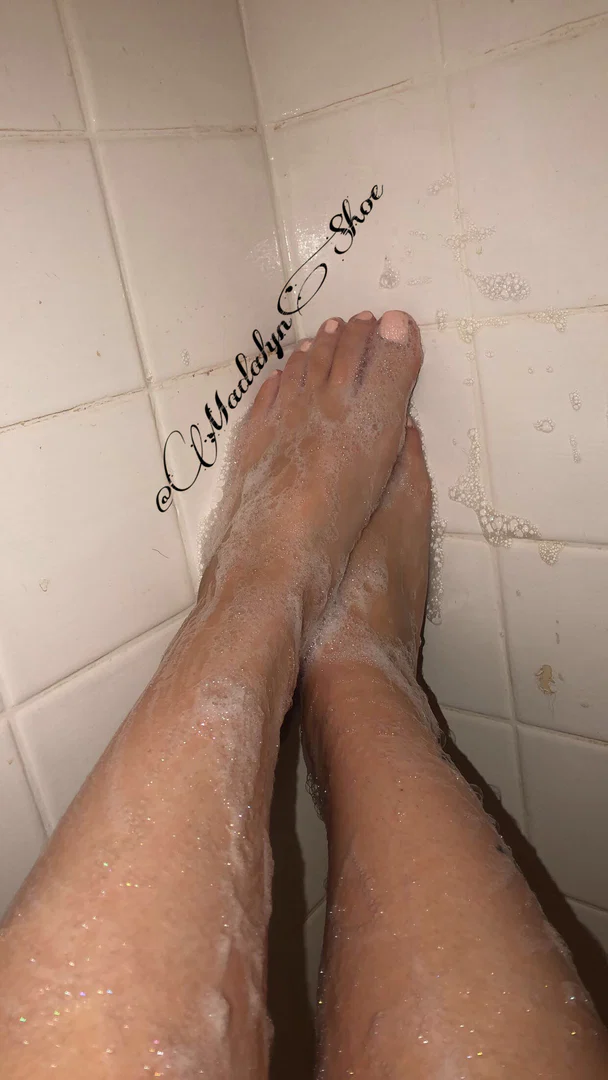 Madalyn shoe feet pics profile banner