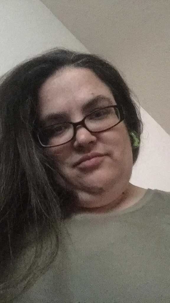 MzH