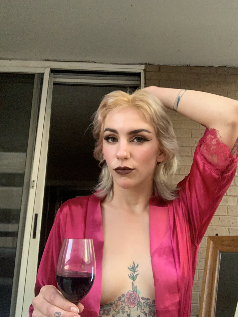 Annie Montclaire's avatar