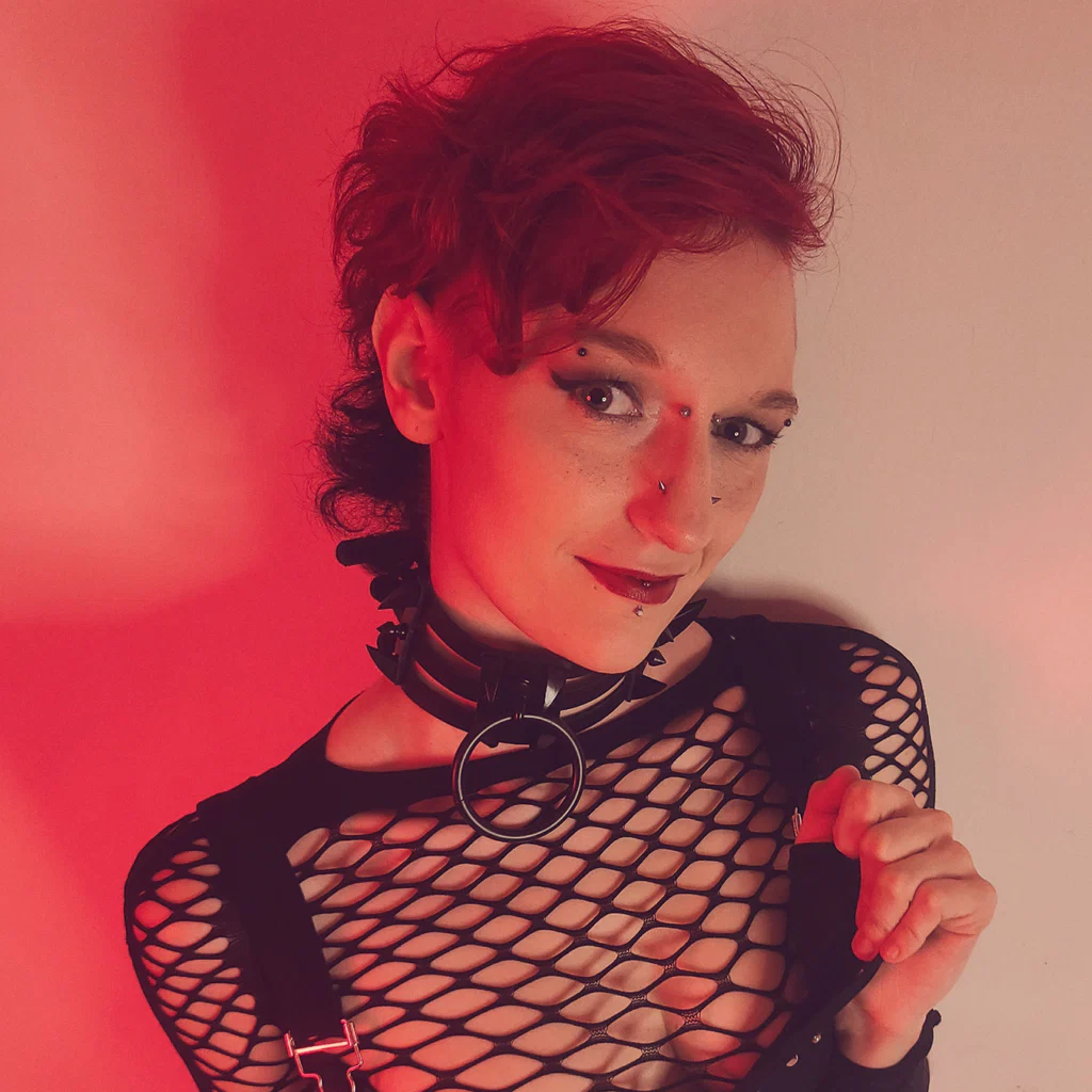 🟢 ONLINE NOW 🟢's avatar