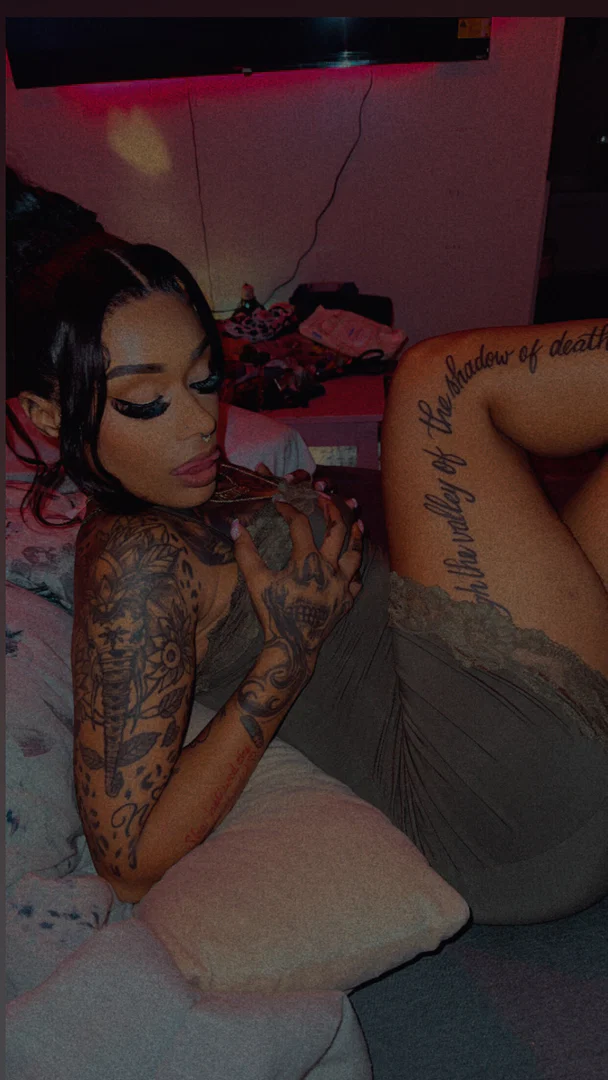 PrEtTyNpInK pArAdIsE 💦 profile banner