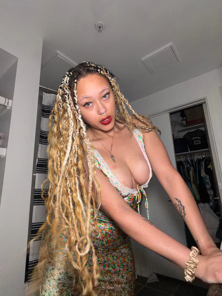 Alana Marie's avatar