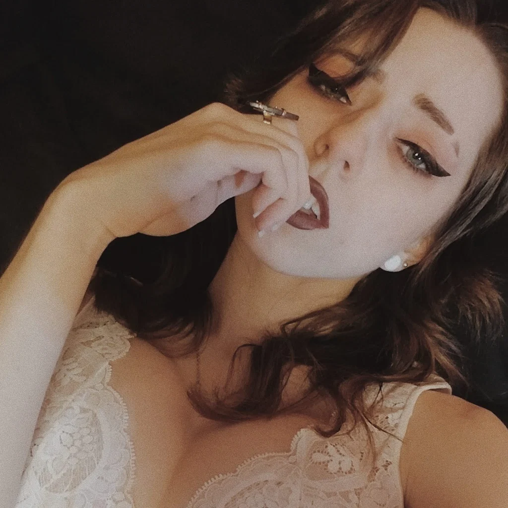 Bunnie 🐰🖤's avatar
