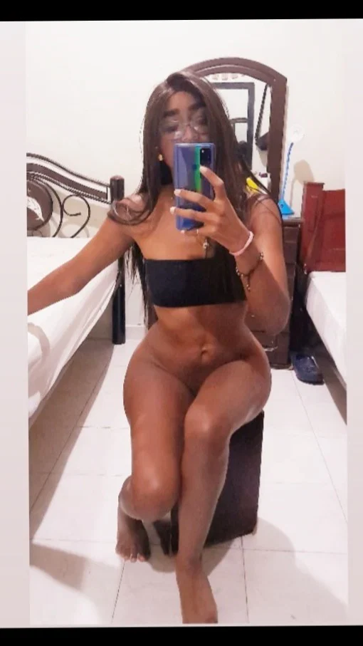 Tati brunette