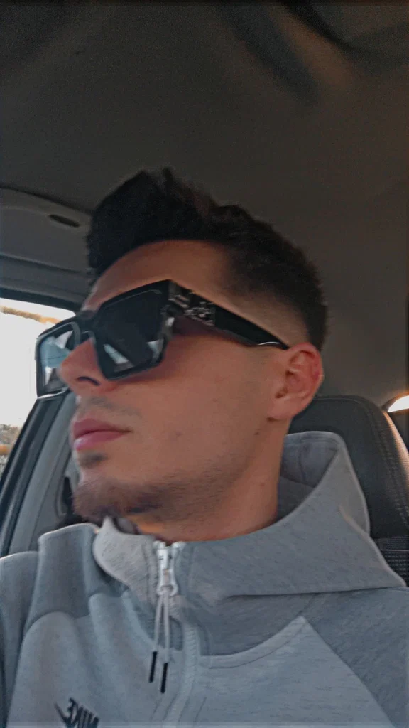 Romi's avatar