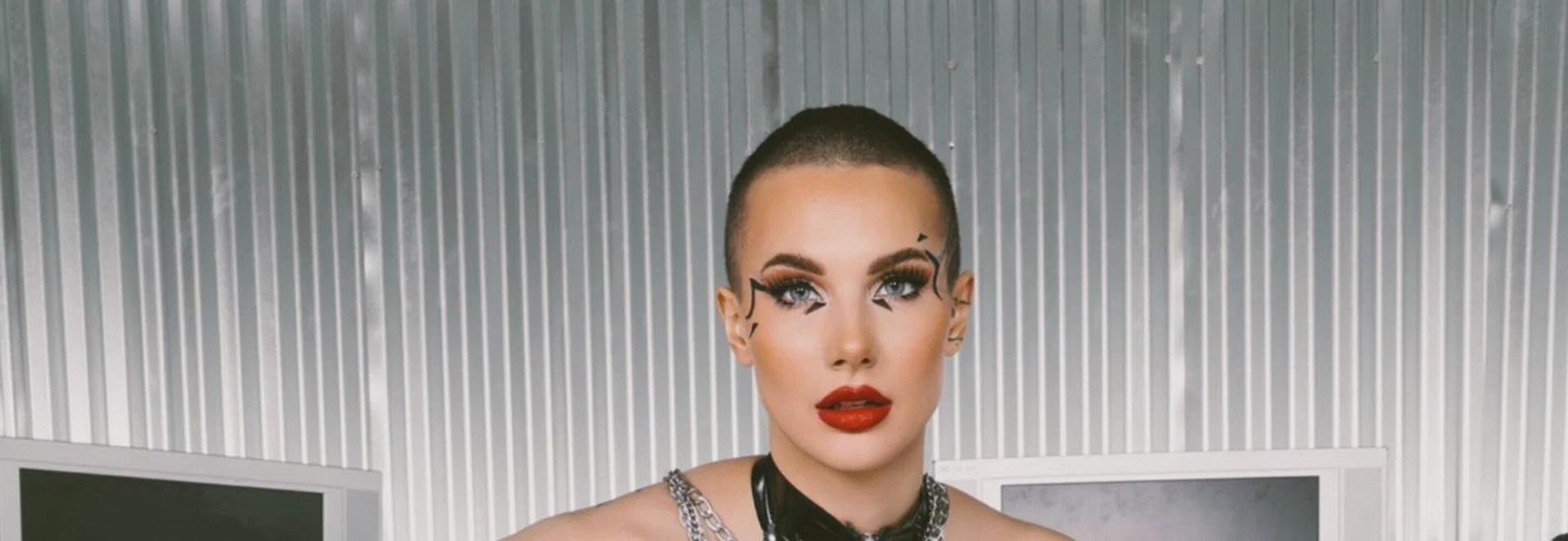 Claire Cesarz profile banner