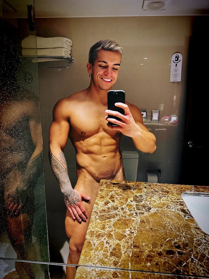 Pablo Undress VIP