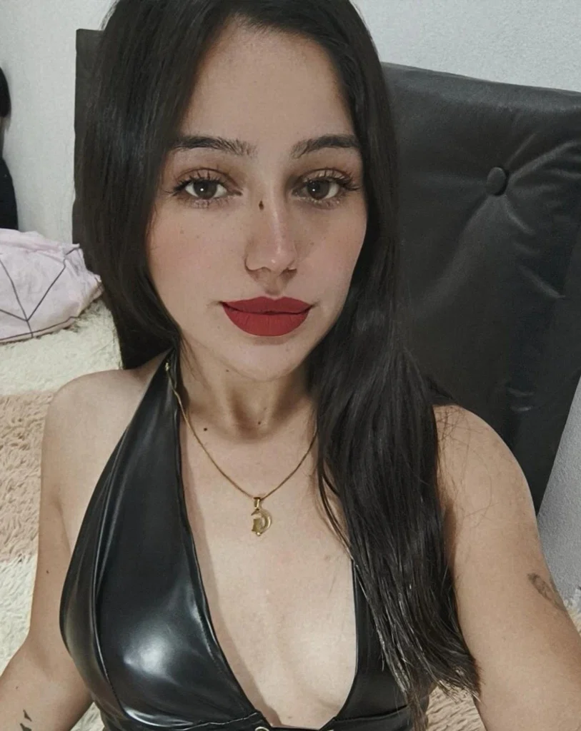 𝙌𝙐𝙀𝙀𝙉 𝙃𝙐𝙈𝙄𝙇𝙄𝘼𝙏𝙍𝙄𝙓 👑's avatar
