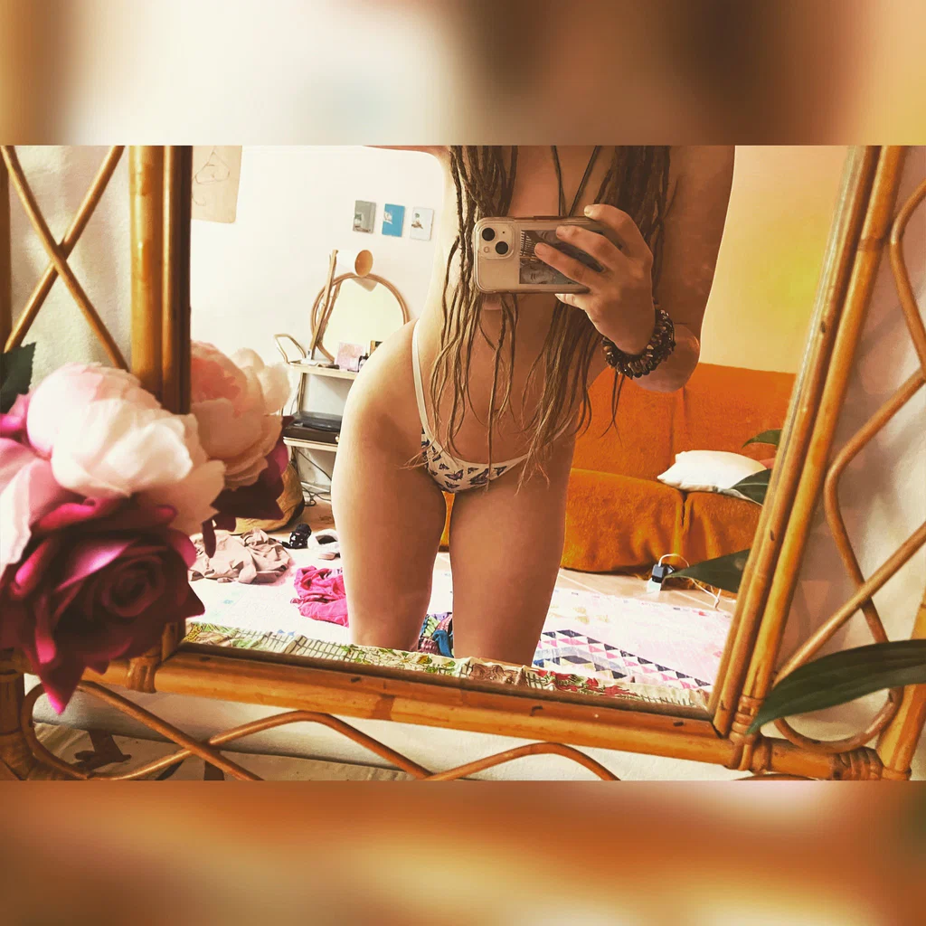 •Isla•'s avatar