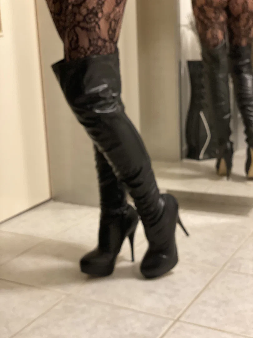 Curvy Melli profile banner