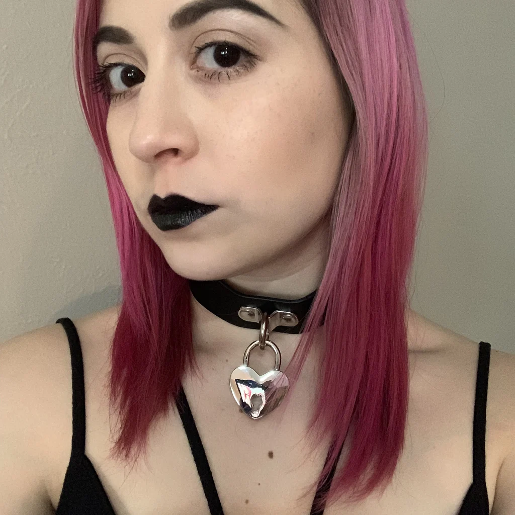 𝔄𝔩𝔦𝔠𝔢 𝔖𝔱𝔞𝔯 ℭ𝔯𝔬𝔴𝔩𝔢𝔶 𖤐's avatar