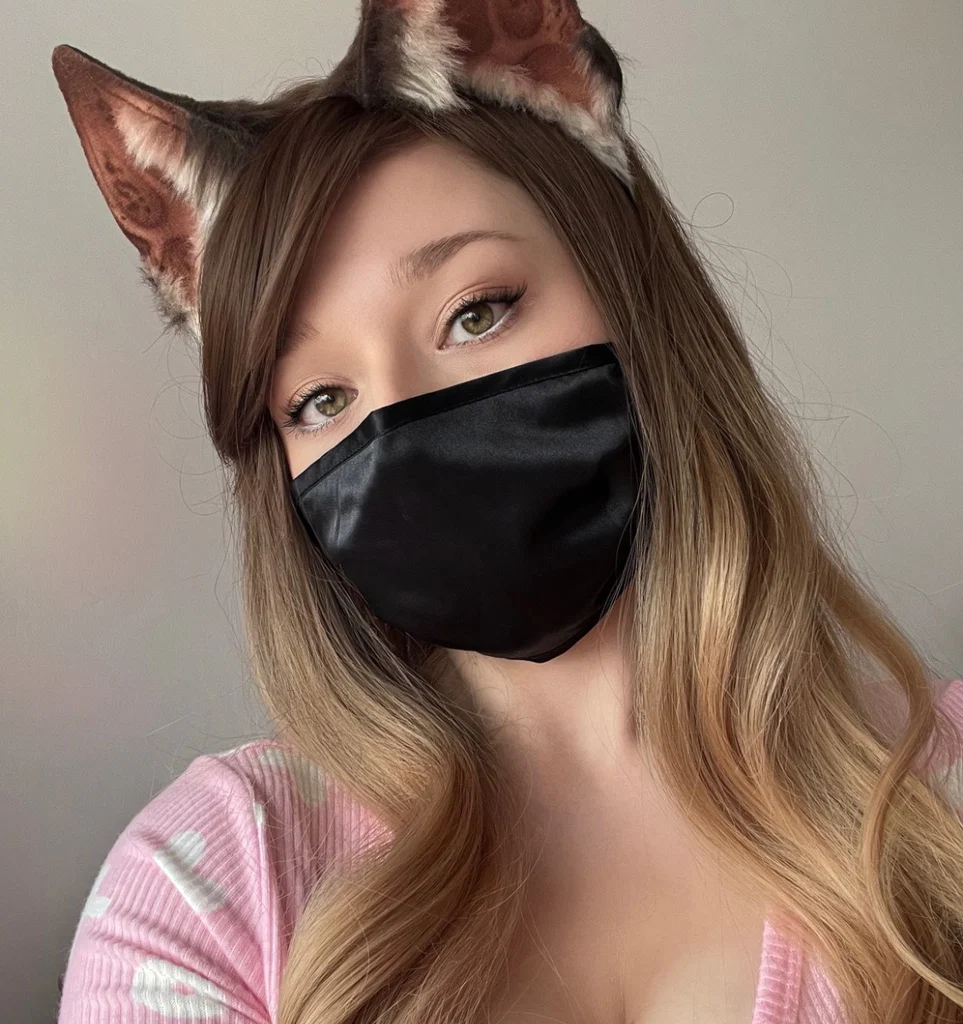 White Foxxy's avatar