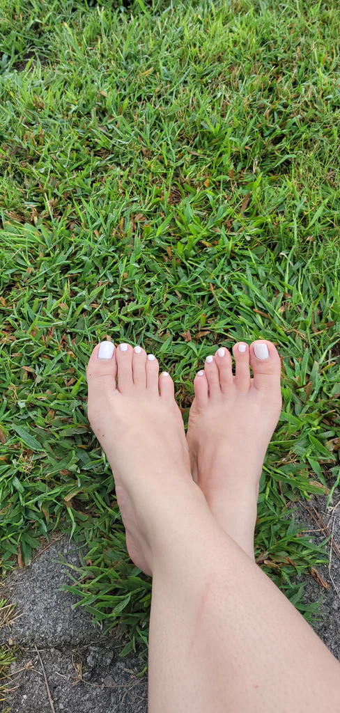 Barefoot Babe's avatar