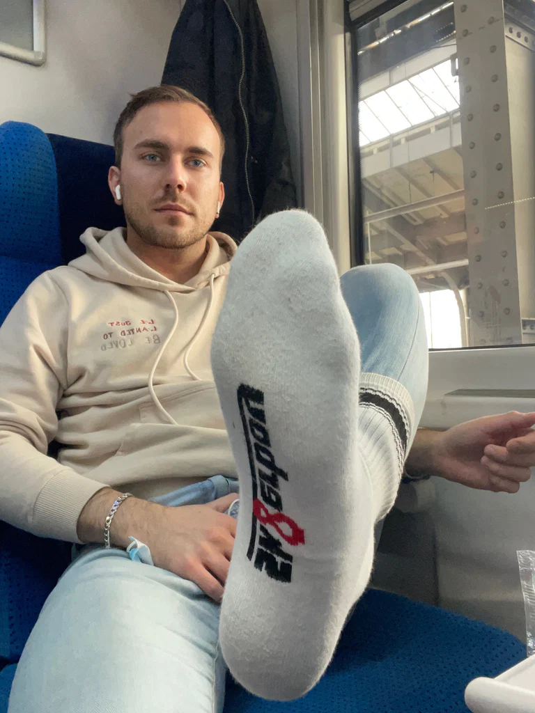 SneakerSocks90's avatar