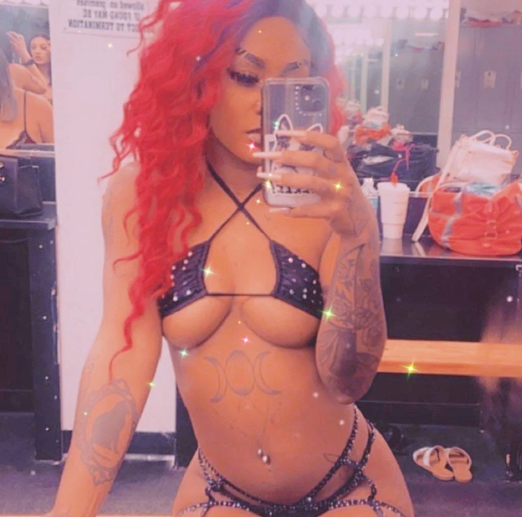 𝔓𝔯𝔢𝔱𝔱𝔶 𝔅𝔦𝔱𝔠𝔥 ♡'s avatar