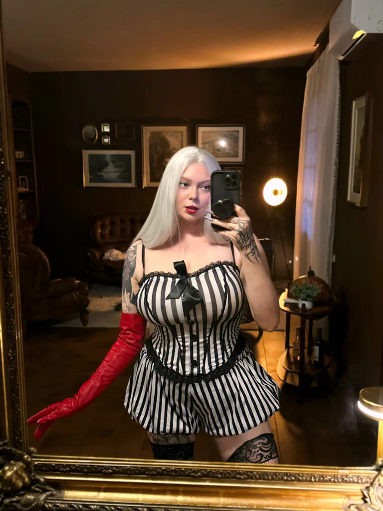 Mila Volker's avatar
