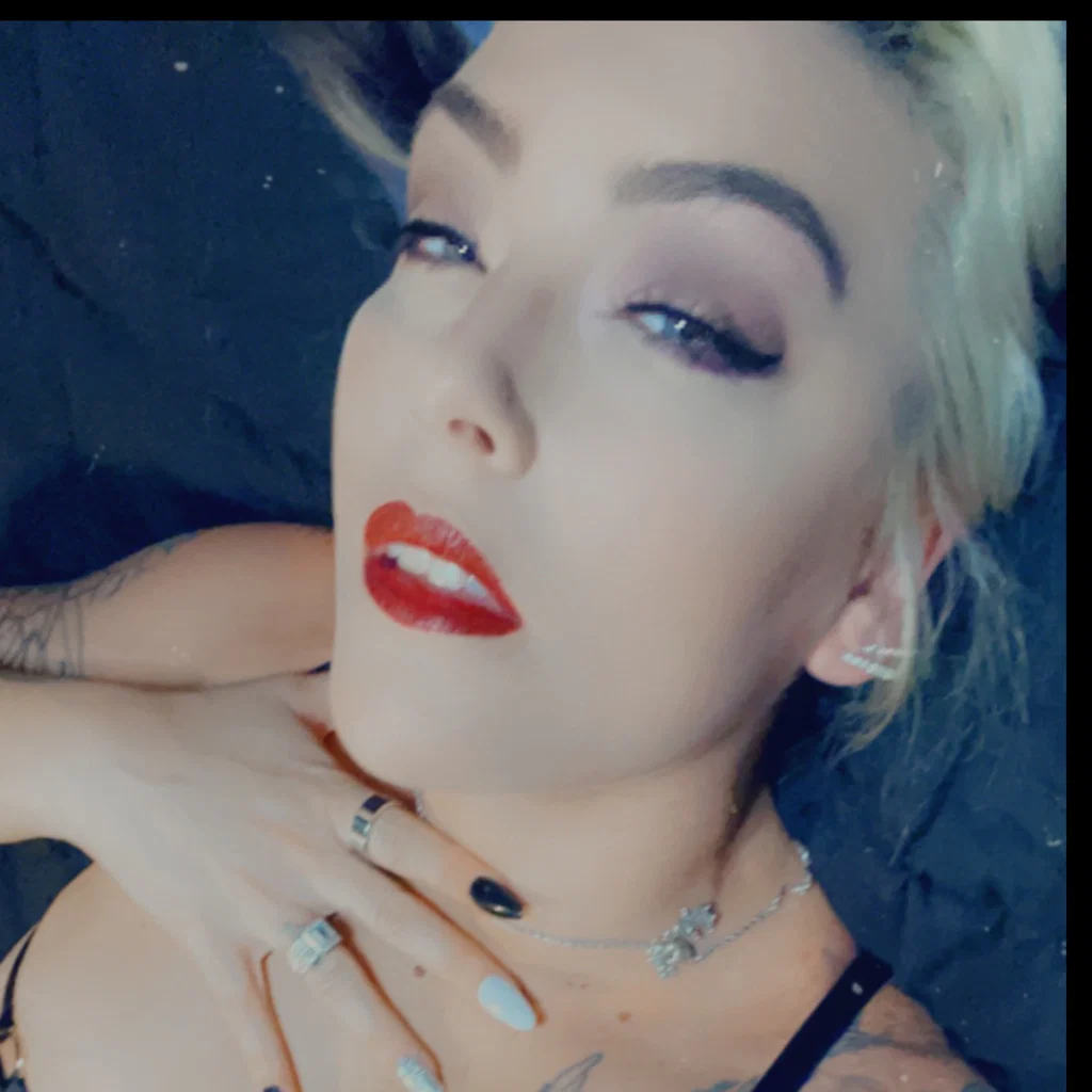 Raven Ray 🖤's avatar