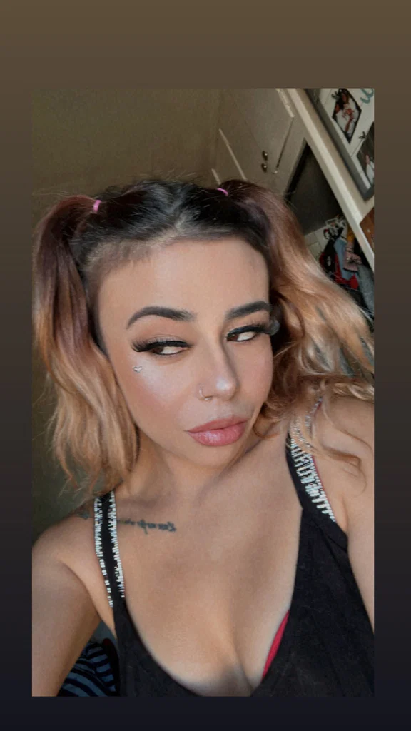 nicole nicole 🖤's avatar