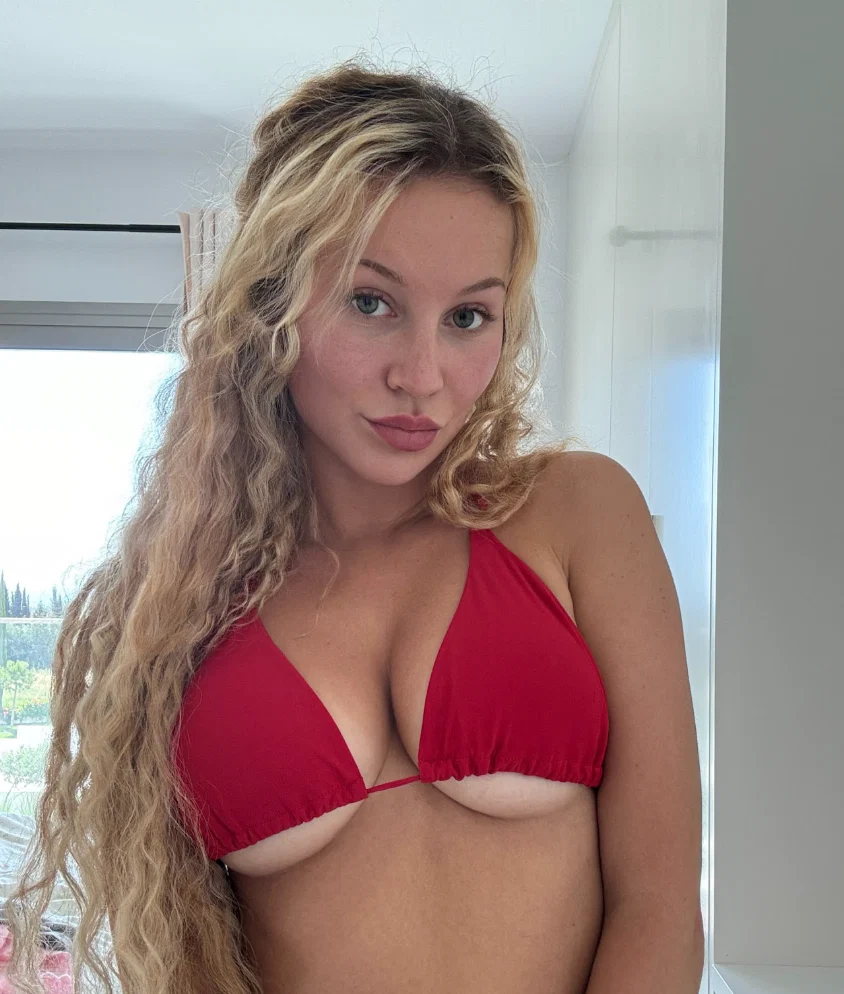 Christina Shakira's avatar