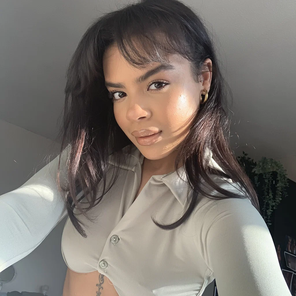 Robyn's avatar