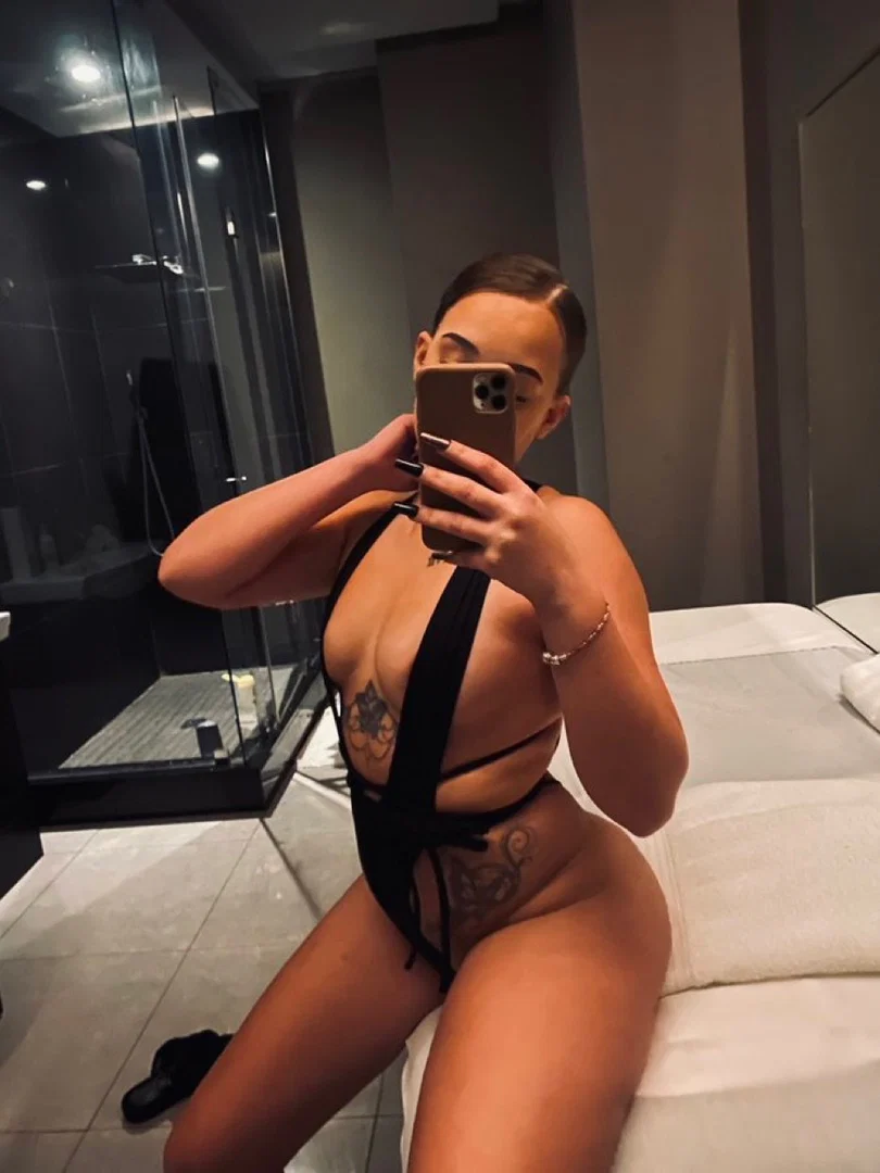 Sierra👅💦 profile banner