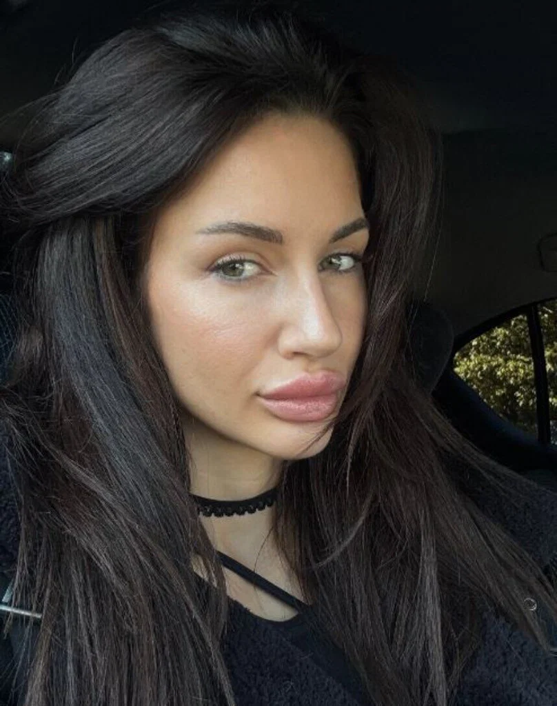 Victoria Rose's avatar