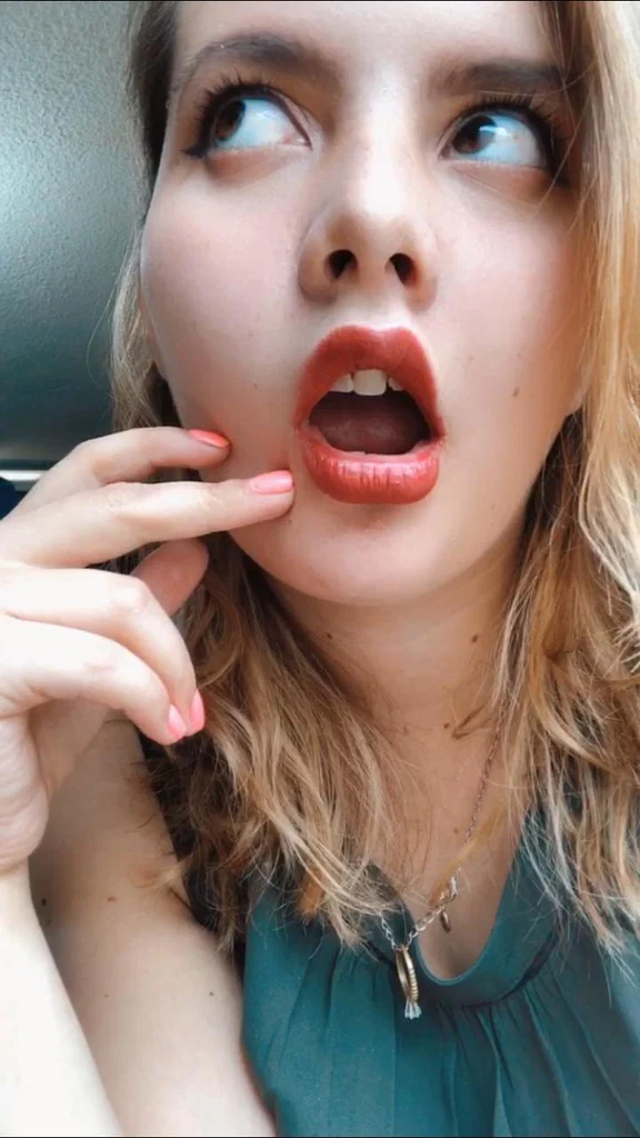 Ella Queen's avatar