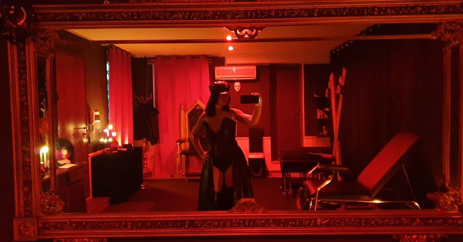 Mistress Minù 👑 (FemDom) profile banner