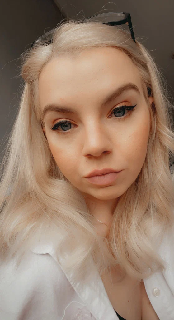 Carla🖤's avatar