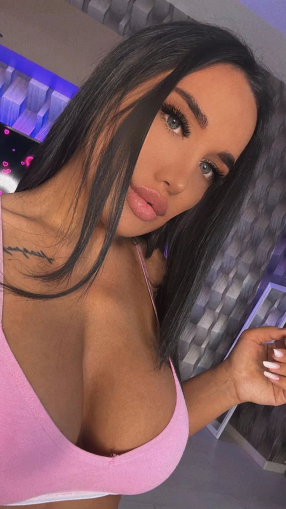 Miss Sarah's avatar
