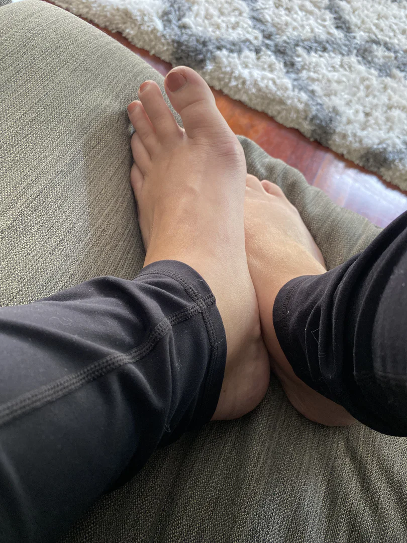 Brazilian feet profile banner