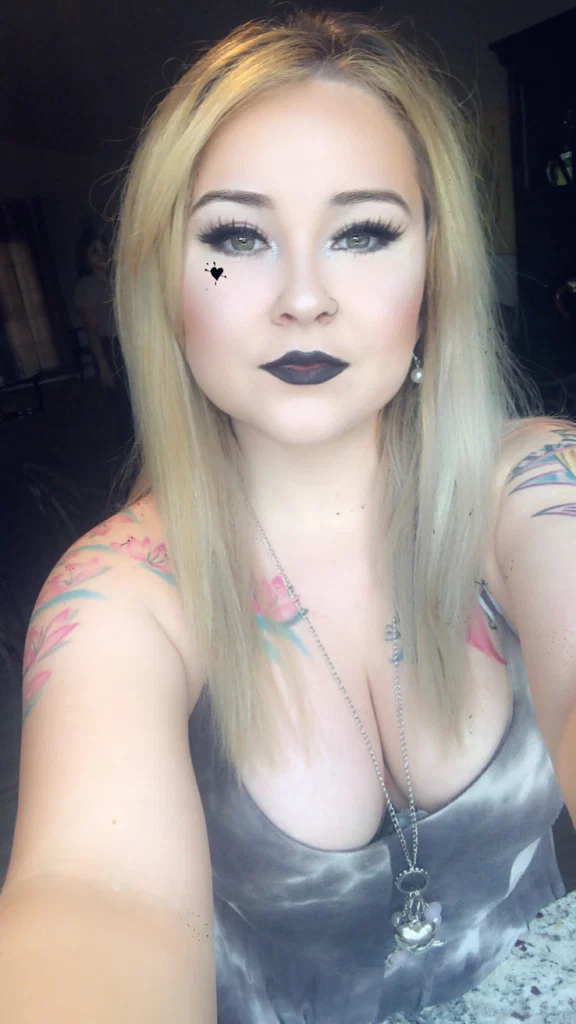 Veronica White's avatar