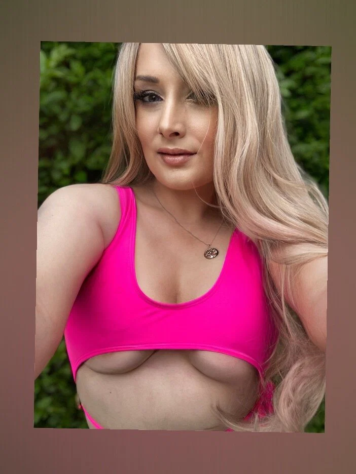 Filthy 38DD 🌹 🥂 💦's avatar