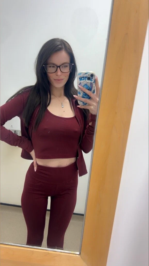 WHOSTHAGIRL