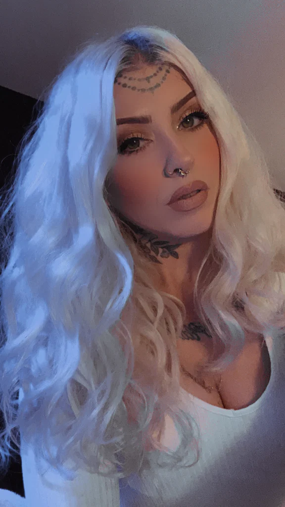 ❄️The Snow Queen❄️'s avatar