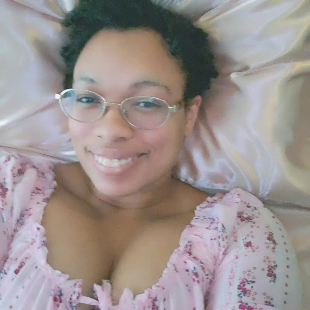 Amira Yums's avatar