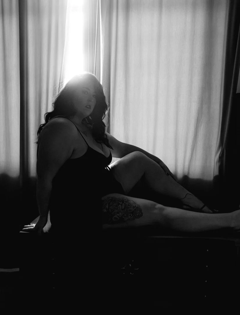 Bratty Brunette 😈🖤 profile banner